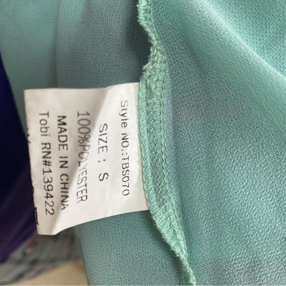Tobi Green Sleeveless Deep V-Neck Blouse Size S - Picture 7 of 8